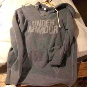 SIZE SMALL UNDER ARMOUR HOODIE